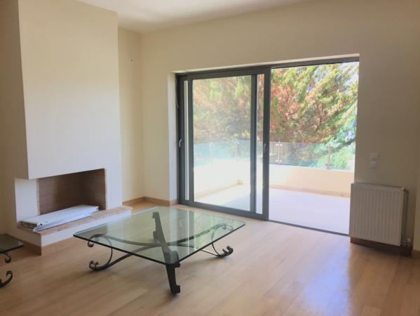 New apt 90sqm living