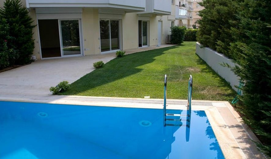 Maisonette with a private swimming pool & garden in Glyfada